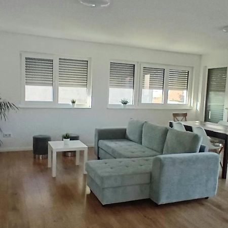 Neubau Appartement Mit Terasse, Privater Eingang,Parkplatz,Kueche Fürth المظهر الخارجي الصورة