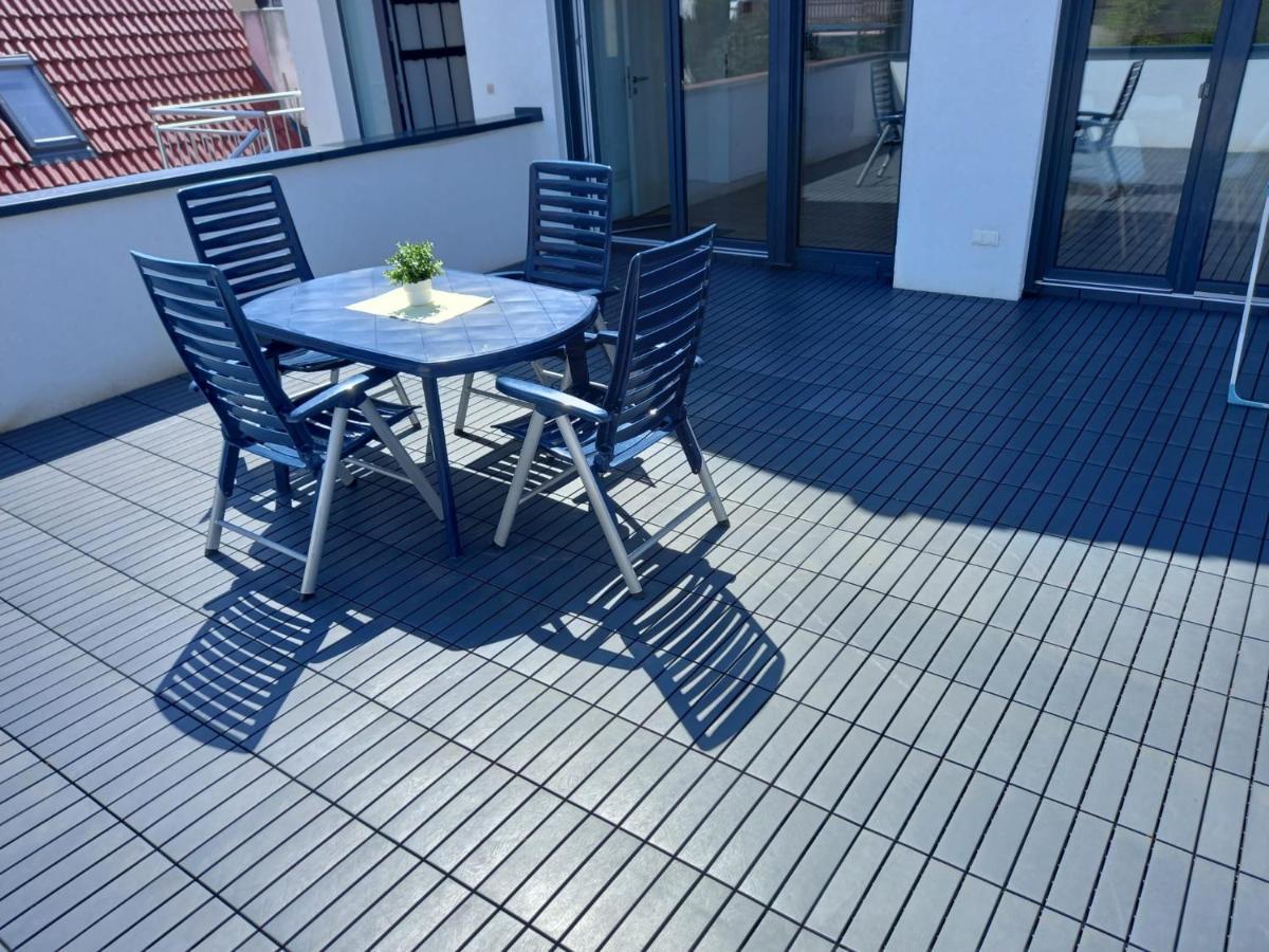 Neubau Appartement Mit Terasse, Privater Eingang,Parkplatz,Kueche Fürth المظهر الخارجي الصورة
